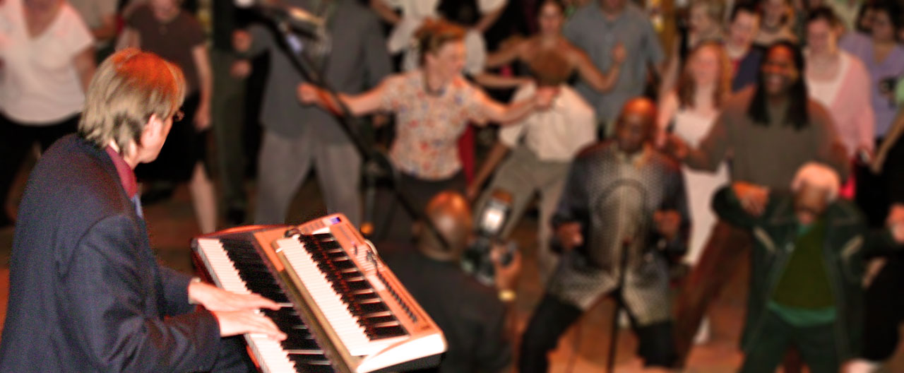 Image of Thomas Gunther performing live with his band in Chicago for Franky Manning's 90th birthday.